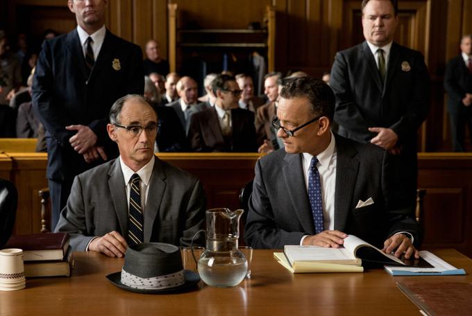 Tom Hanks in Mark Rylance v prizoru iz filma. | Foto: IMDb