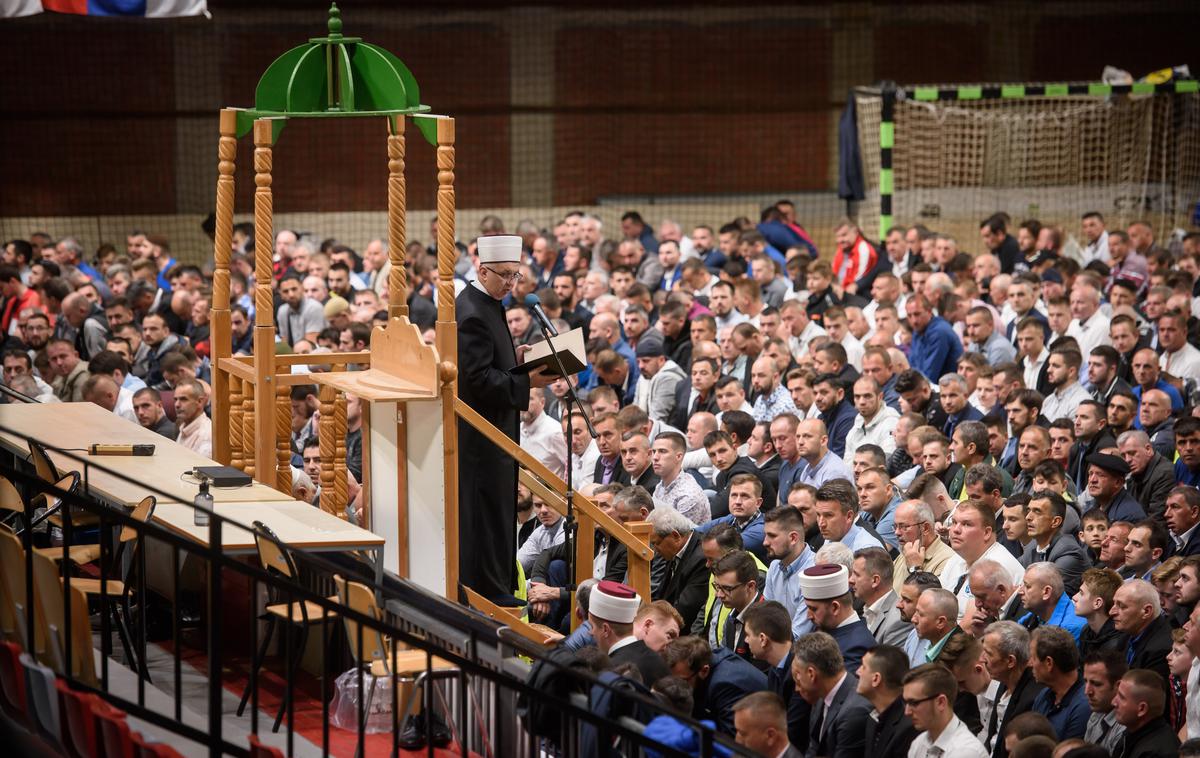 Neždad Grabus mufti bajram | "Post, molitev, duhovnost, dobrodelnost in miloščina nam pomagajo, da ohranimo človečnost in zavest o pomembnosti krepitve vrednot, ki nam omogočajo, da gradimo družbo, v kateri bodo šibki in nemočni varni pred manipulacijami oblastnikov in oseb, ki zlorabljajo svoj položaj moči," je dejal mufti. | Foto STA