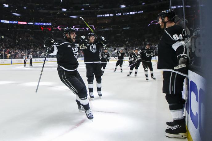 Anže Kopitar Tampa Bay Lightning  Los Angeles Kings | Hokejisti LA Kings so na domačem ledu po podaljšku s 4:3 premagali Tampo. Anže Kopitar je za domače moštvo prispeval dve podaji, tudi pri odločilnem golu v prvi minuti podaljška. | Foto Reuters