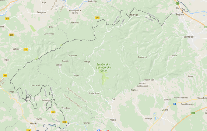 V Žumberk so se v 16. stoletju priselili pravoslavni Srbi, verjetno iz območja vzhodne Hercegovine ali zahodne Črne gore. Od Belokranjcev in Dolenjcev na drugi strani Gorjancev so si pozneje izposodili veliko besed in prevzeli nekatere slovenske jezikovne značilnosti. | Foto: Google Zemljevidi