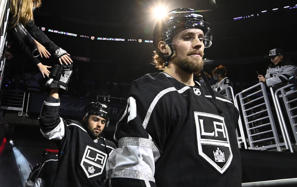 Adrian Kempe | Adrian Kempe je k zmagi s 3:2 nad Arizona Coyotes prispeval dva gola, tudi zmagovitega. | Foto Reuters