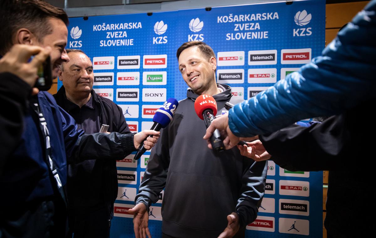 trening slovenska košarkarska reprezentanca Aleksander Sekulić | Aleksander Sekulić bo moral v zelo kratkem času uigrati povsem spremenjeno slovensko reprezentanco.  | Foto Vid Ponikvar/Sportida