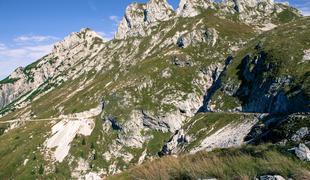 Najbolj prepadne gorske poti v družbi možatega terenca