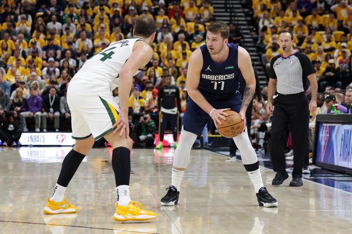 Luka Dončić | Luka Dončić je na svoji prvi tekmi v končnici zaigral v novih športnih copatih Jordan Luka 1. | Foto Reuters