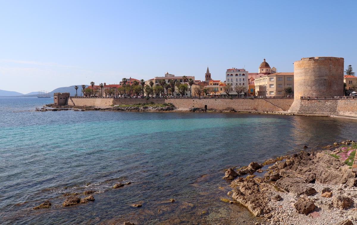 Sardinija Alghero | Alghero, mesto z največ čara in uličnega vrveža na Sardiniji. | Foto Matej Podgoršek