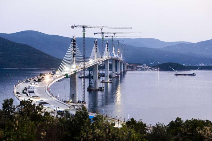 Pelješac | Gradbeniki morajo končati še nekatere povezovalne ceste in tehnično zahtevno stonsko obvoznico. | Foto STA