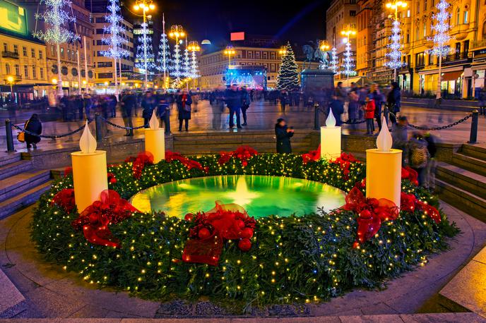 Advent v Zagrebu | Osrednji trg v Zagrebu vsako leto krasi adventni venec. | Foto Shutterstock