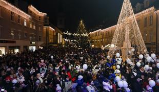 Lučke so v Kranju prižgali na Prešernov rojstni dan #foto