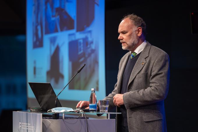 Prof. dr. Roman Jerala, vodja Odseka za sintezno biologijo in imunologijo na Kemijskem inštitutu v Ljubljani in redni profesor za področje biokemije in molekularne biologije na Univerzi Ljubljani | Foto: Žiga Intihar