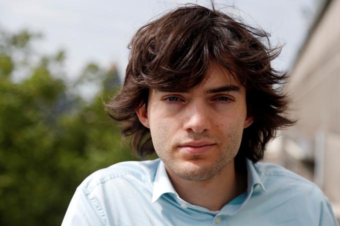 Boyan Slat se je po prvem javnem nastopu leta 2012 s svojo vizijo o čiščenju svetovnih oceanov pojavil v številnih svetovnih medijih. Zagon njegovega projekta je z denarnimi prispevki podprlo skoraj 40 tisoč ljudi, Slat pa se je projektu posvetil tako zavzeto, da je opustil študij letalskega inženiringa ter okrog sebe zbral ekipo 70 strokovnjakov s področji oceanologije, inženirstva in okoljevarstvenih panog.  | Foto: Reuters