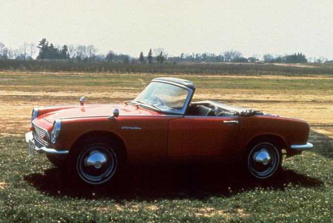 Honda S600 roadster je bil prvi velikoserijski avtomobil podjetja, ki so ga predstavili leta 1964. Že prvo leto so jih izdelali več kot 3.900. | Foto: Honda