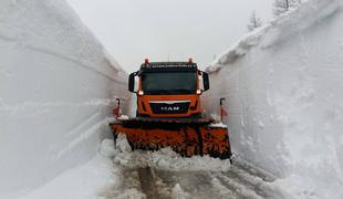 Osupljive razmere na cesti čez Vršič #foto