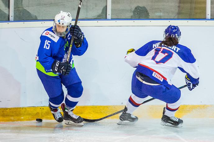 risinje, slovenska ženska hokejska reprezentanca, Slovenija - Velika Britanija | Slovenke so na četrti tekmi prvenstva doživele drugi poraz. | Foto Žiga Zupan/Sportida