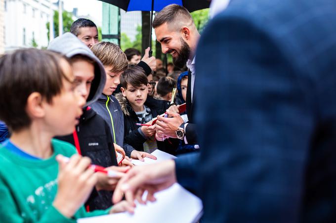 "Glava je najpomembnejša, moraš pa imeti ob sebi tudi nekoga, ki te usmerja," sporoča mladim, naj v športnih karierah ne zaidejo na nepravo pot. | Foto: Grega Valančič/Sportida