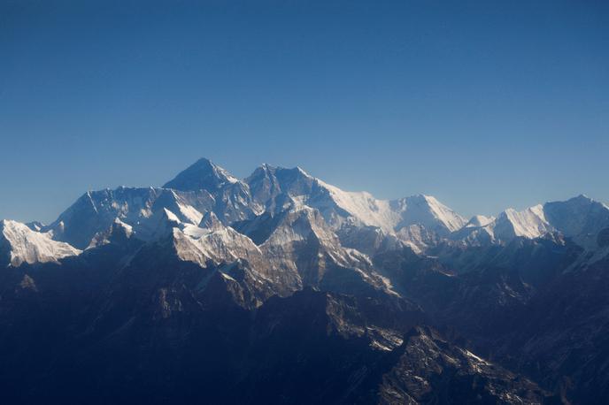 Mount Everest | Mount Everest je v tej sezoni terjal že deseto smrtno žrtev. | Foto Reuters