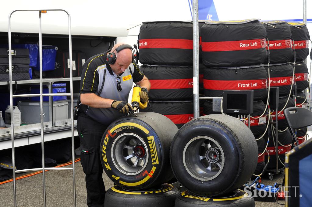 Formula 1 osebno - dan z mehaniki v Renaultovi garaži