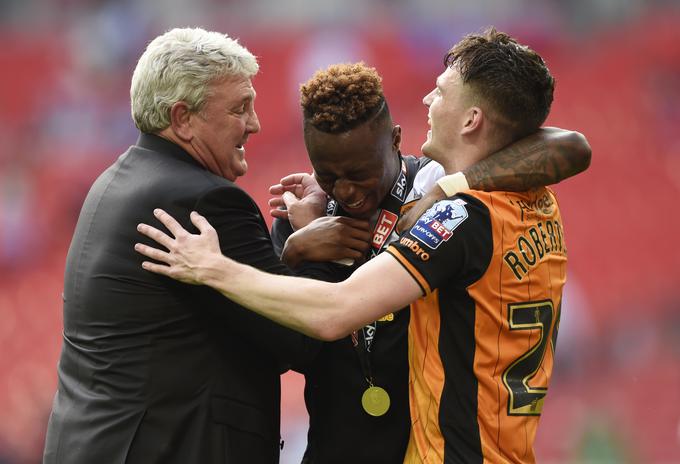 Steve Bruce je Hull City popeljal nazaj v prvo ligo, nekaj tednov pred začetkom sezone pa ga je zapustil. | Foto: Reuters