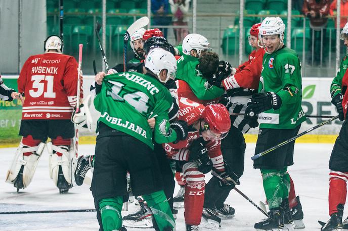 500. večni derbi: HK SŽ Olimpija - HDD Sij Acroni Jesenice | V petek ob 19. uri se bosta v Podmežakli udarila največja slovenska hokejska rivala Jesenice in Olimpija. Na zadnjem so v Tivoliju po kazenskih strelih zmagali zmaji. Štel bo dvojno, tako za točke Alpske lige kot državnega prvenstva. | Foto Matic Ritonja/Sportida