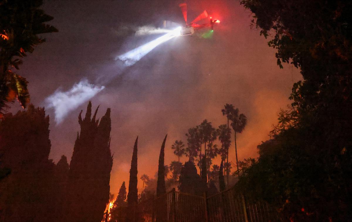 Los Angeles požar | V regiji je znova razglašen rdeči alarm, ki opozarja na visoko požarno ogroženost.  | Foto Reuters