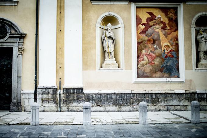 Stolnica sv. Nikolaja, poškodovana freska | Foto: Ana Kovač