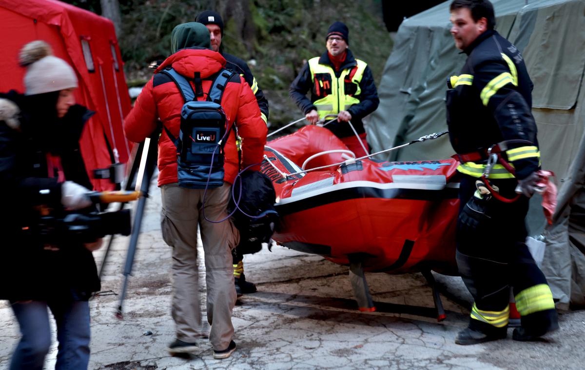 Izjava Križna jama | Jamarski reševalci so iz Križne jame uspešno rešili vseh pet ujetih oseb. | Foto Ana Kovač