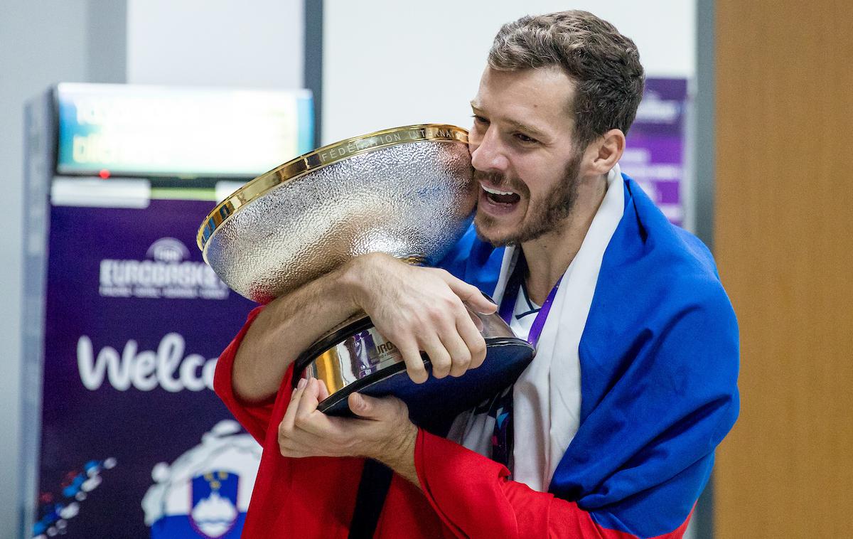 Goran Dragić s pokalom | Foto Vid Ponikvar