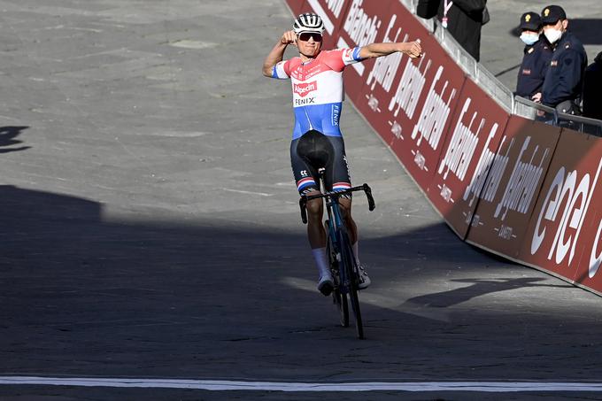 Lani je dirko po spektakularnem napadu 13 km pred ciljem dobil Nizozemec Mathieu van der Poel. | Foto: Guliverimage/Vladimir Fedorenko