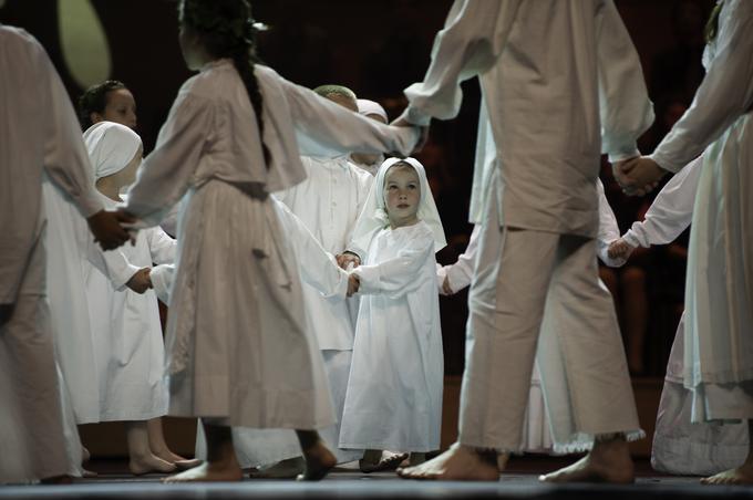 Folklorna skupina Tine Rožanc | Foto: osebni arhiv/Lana Kokl