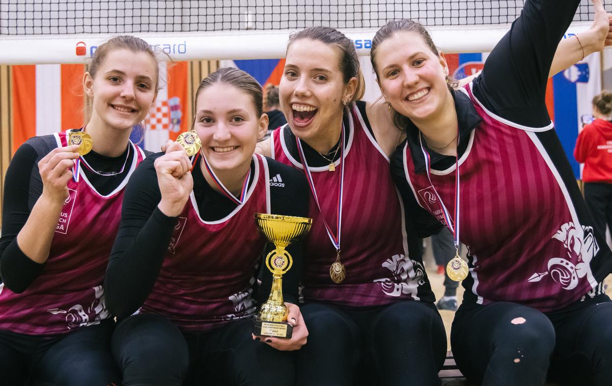 odbojka mivka | Maja Marolt, Živa Javornik, Anja Maček in Špela Morgan so zmagovalke srednjeevropskega klubskega prvenstva v Ljubljani. | Foto Ludus