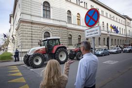 Protestni shod Sindikata kmetov Slovenije. Traktor, kmet, protest.