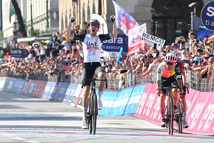 Brandon McNulty | Junak dneva je postal Brandon McNulty, ki je prikolesaril do prve zmage na Grand Tourih. | Foto Reuters