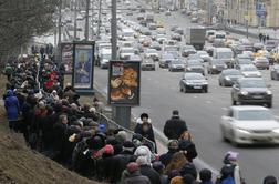 Od Nemcova se je še zadnjič poslovilo na tisoče Rusov (video)