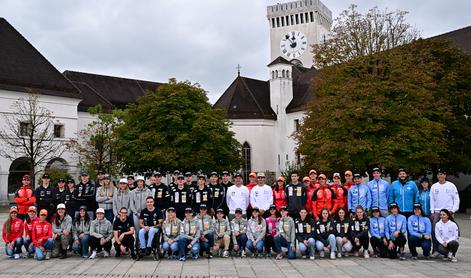 Na ljubljanskem gradu želja in poziv: Naj sneži #video