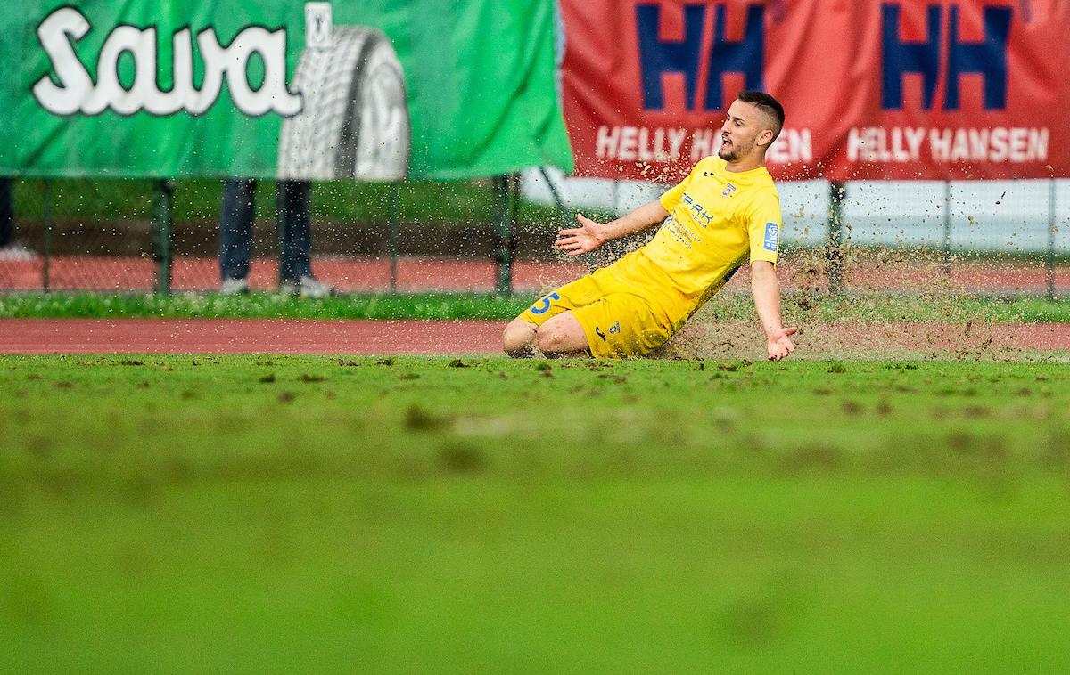 Dario Kolobarić | Dario Kolobarić je pred dobrim letom dni zabijal v prvi ligi za Domžale. | Foto Vid Ponikvar