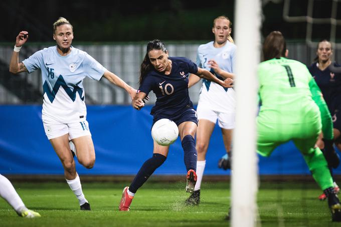 Slovenke so po zmagi skočile na drugo mesto, Francozinje so prve. | Foto: Blaž Weindorfer/Sportida