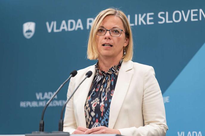 Sanja Ajanović Hovnik | Ministrica za javno upravo Sanja Ajanović Hovnik zaenkrat uživa podporo predsednika vlade in stranke Gibanje svoboda. | Foto Boštjan Podlogar/STA