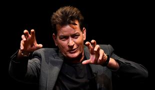 Nov škandal: Charlie Sheen posilil otroškega zvezdnika? #video