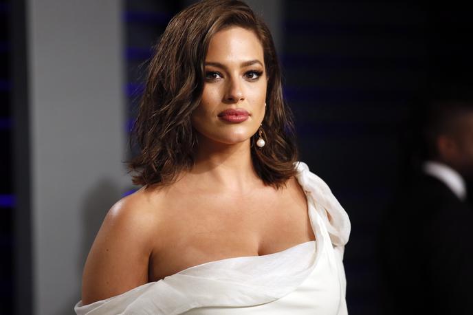 Ashley Graham | "Spomnim se, da me je po porodu nekdo s šivanko zbadal v roko," je razkrila Ashley Graham. | Foto Reuters