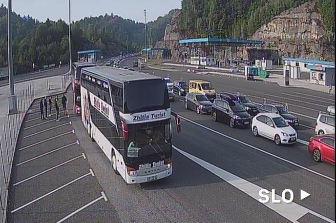 Gneča zastoji | Na mejnih prehodih se še pojavljajo zastoji. | Foto promet.si