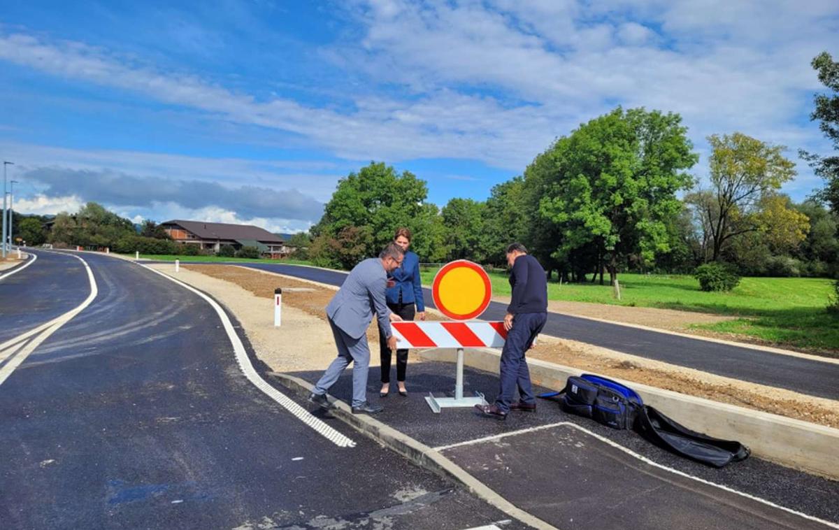 JUžna obvoznica Vrhnika | Nova prometna infrastruktura, po kateri je danes stekel promet, bo razbremenila naselje Verd in središče Vrhnike, saj se bodo tako osebna kot tovorna vozila lahko hitreje in mimo naseljenih območij priključila na avtocesto ali na regionalno cesto Vrhnika-Ljubljana. | Foto Facebook / Občina Vrhnika