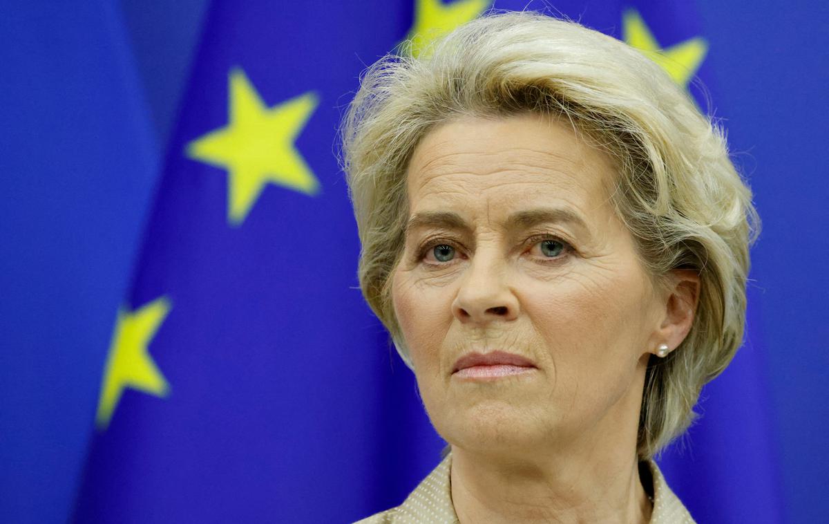 Ursula von der Leyen | Predsednico Ursulo von der Leyen na poti spremlja 15 komisarjev, med njimi so visoki zunanjepolitični predstavnik EU Josep Borrell, izvršna podpredsednika Margrethe Vestager in Valdis Dombrovskis, komisar za širitev Oliver Varhelyi, pa tudi evropski komisar za krizno upravljanje Janez Lenarčič. | Foto Reuters