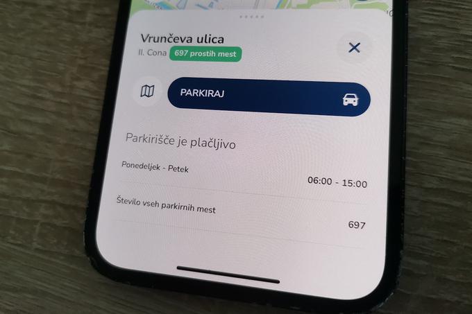 Določena parkirišča ponujajo možnost pregleda zasedenosti.  | Foto: Matic Tomšič