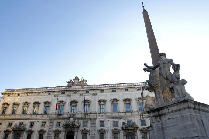 Italijansko ustavno sodišče | Italijansko ustavno sodišče je presodilo, da pomoč  bolnemu, da stori samomor zaradi nevzdržnega trpljenja, ni vedno kaznivo dejanje. | Foto Reuters