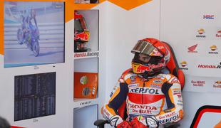 Marquez pri 180 km/h zletel s proge, a ne bo odnehal #video