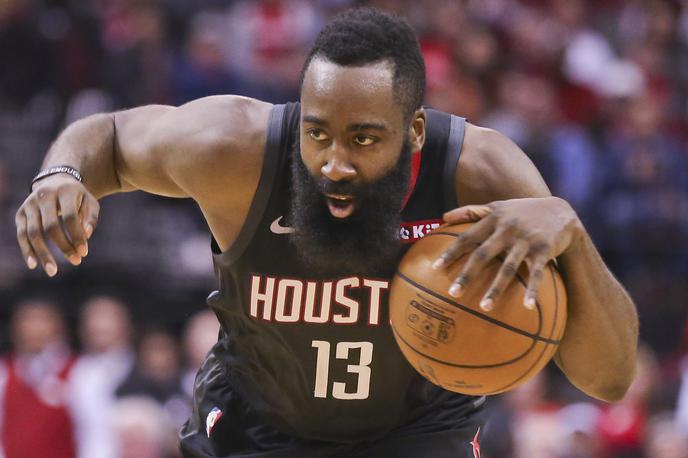 James Harden | Bradati zvezdnik Houstona James Harden se je proti Utahu izkazal s 47 točkami. Na zadnjih štirih tekmah znaša njegovo povprečje 39,5 točke na tekmo. | Foto Reuters