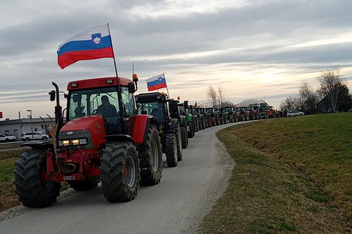 Protest kmetov | V nedeljo se bodo volišča zaprla ob 19. uri, novi člani sveta pa bodo predvidoma znani okoli polnoči. | Foto STA