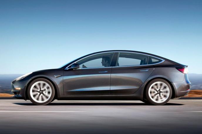 tesla model 3 | Nizozemci so tako primerjali teslo model 3 in mercedes-benza C 220d z dizelskim motorjem. Z vidika izpustov CO2 po njihovih izračunih Teslin avtomobil ozračje obremenjuje za 65 odstotkov manj kot omenjeni dizelsko gnani avtomobil. | Foto Tesla Motors