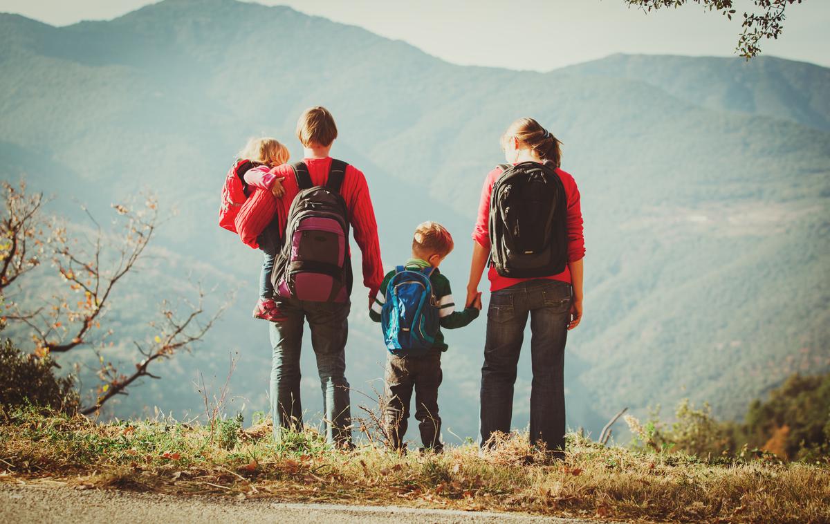 pohodništvo družina otroci | Foto Thinkstock