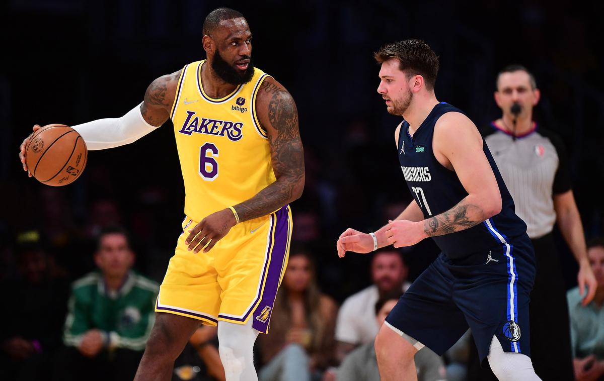 Luka Dončić | Luka Dončić je z Dallasom v gosteh premagal Los Angeles Lakers LeBrona Jamesa. | Foto Reuters