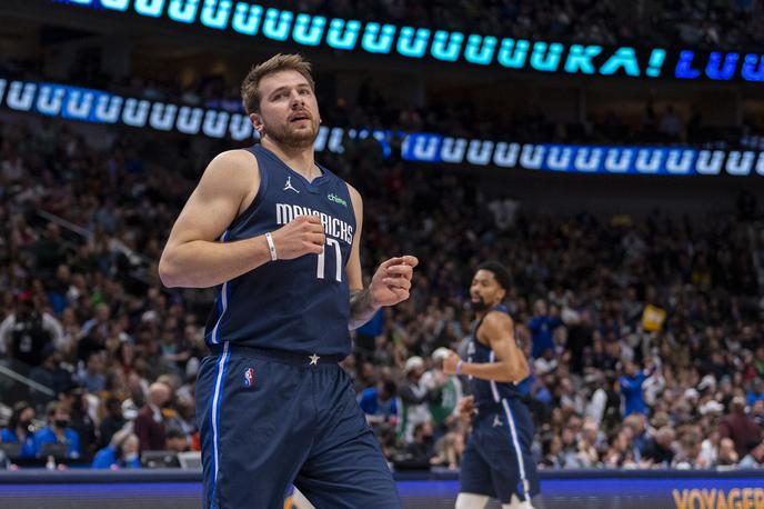 Luka Dončić | Luka Dončić se je izkazal v dvoboju proti sosedom z lestvice. | Foto Reuters